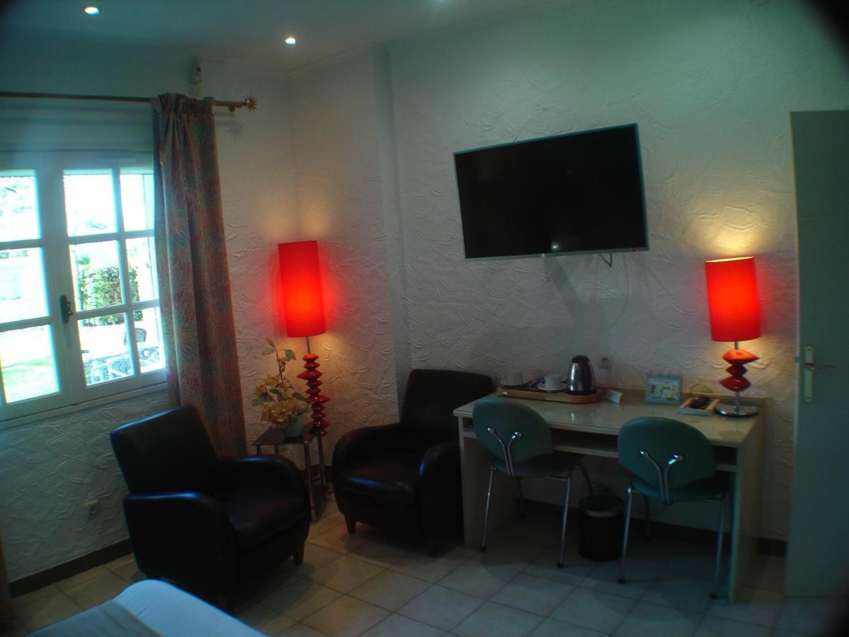 Logis Hotel & Restaurant Le Fleurance ภายนอก รูปภาพ