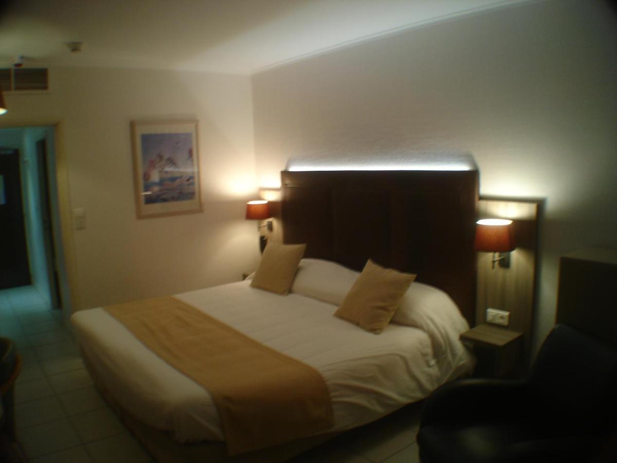 Logis Hotel & Restaurant Le Fleurance ภายนอก รูปภาพ