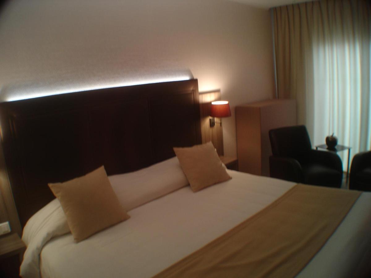 Logis Hotel & Restaurant Le Fleurance ภายนอก รูปภาพ