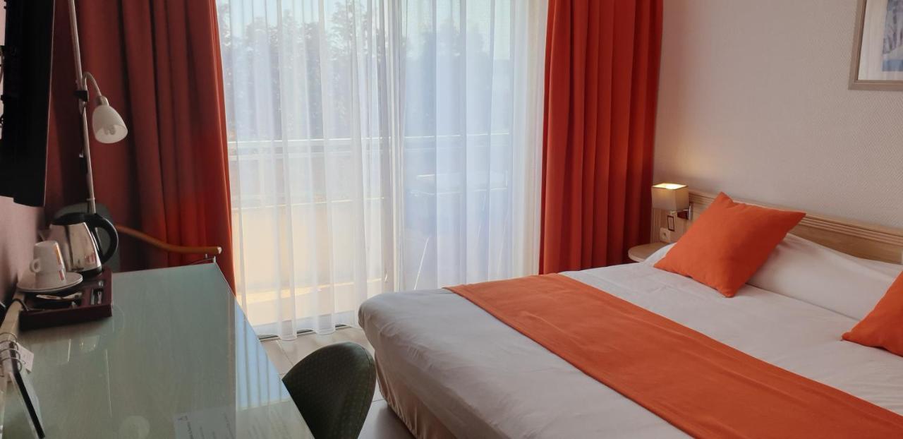 Logis Hotel & Restaurant Le Fleurance ภายนอก รูปภาพ