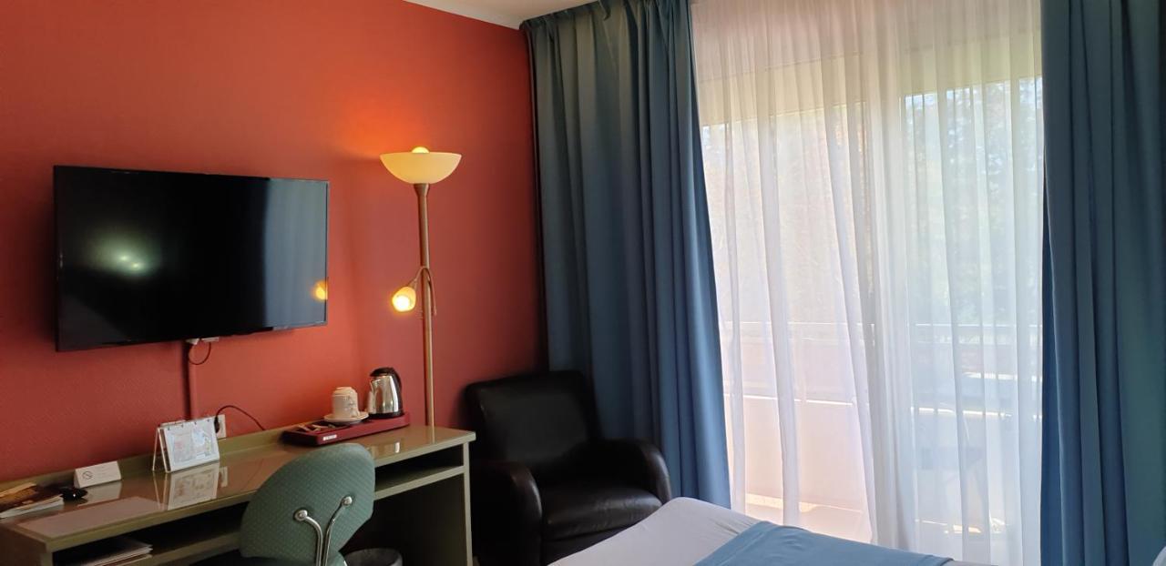 Logis Hotel & Restaurant Le Fleurance ภายนอก รูปภาพ