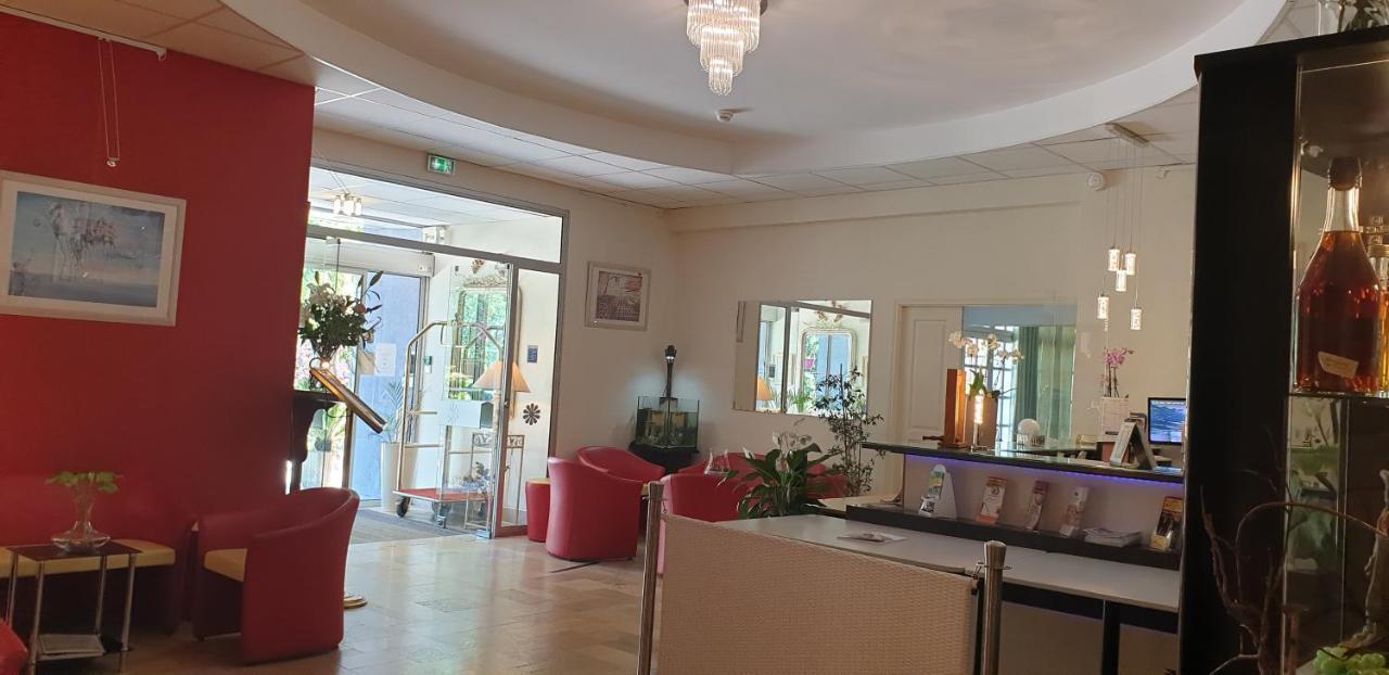 Logis Hotel & Restaurant Le Fleurance ภายนอก รูปภาพ