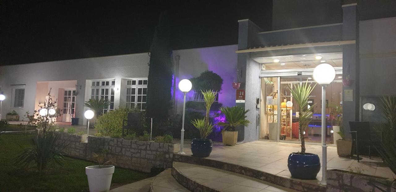 Logis Hotel & Restaurant Le Fleurance ภายนอก รูปภาพ