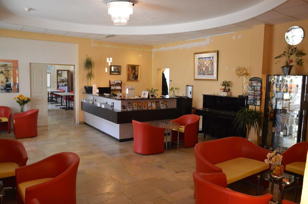 Logis Hotel & Restaurant Le Fleurance ภายนอก รูปภาพ