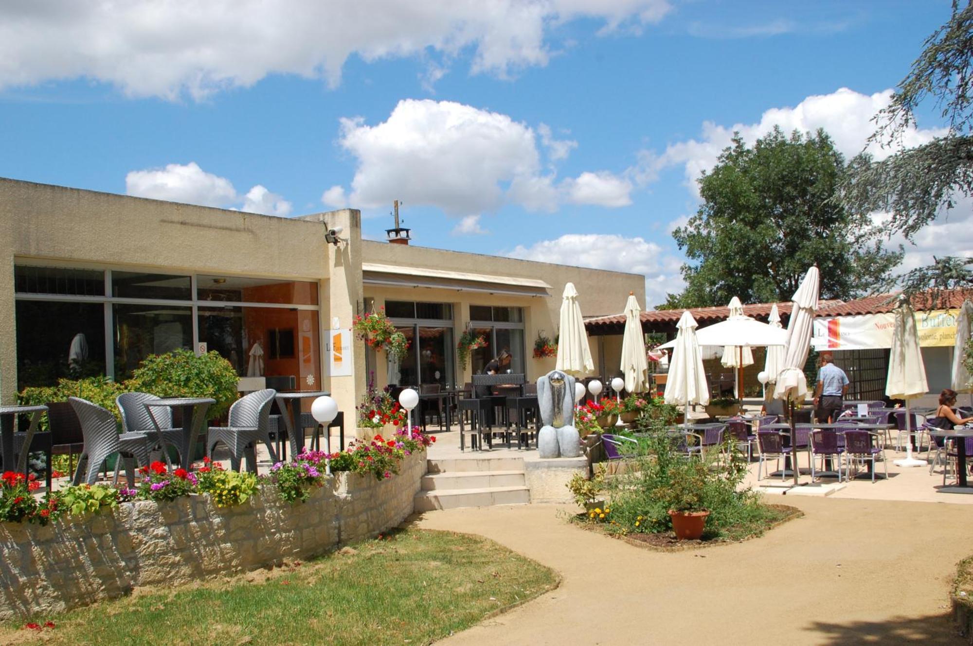 Logis Hotel & Restaurant Le Fleurance ภายนอก รูปภาพ