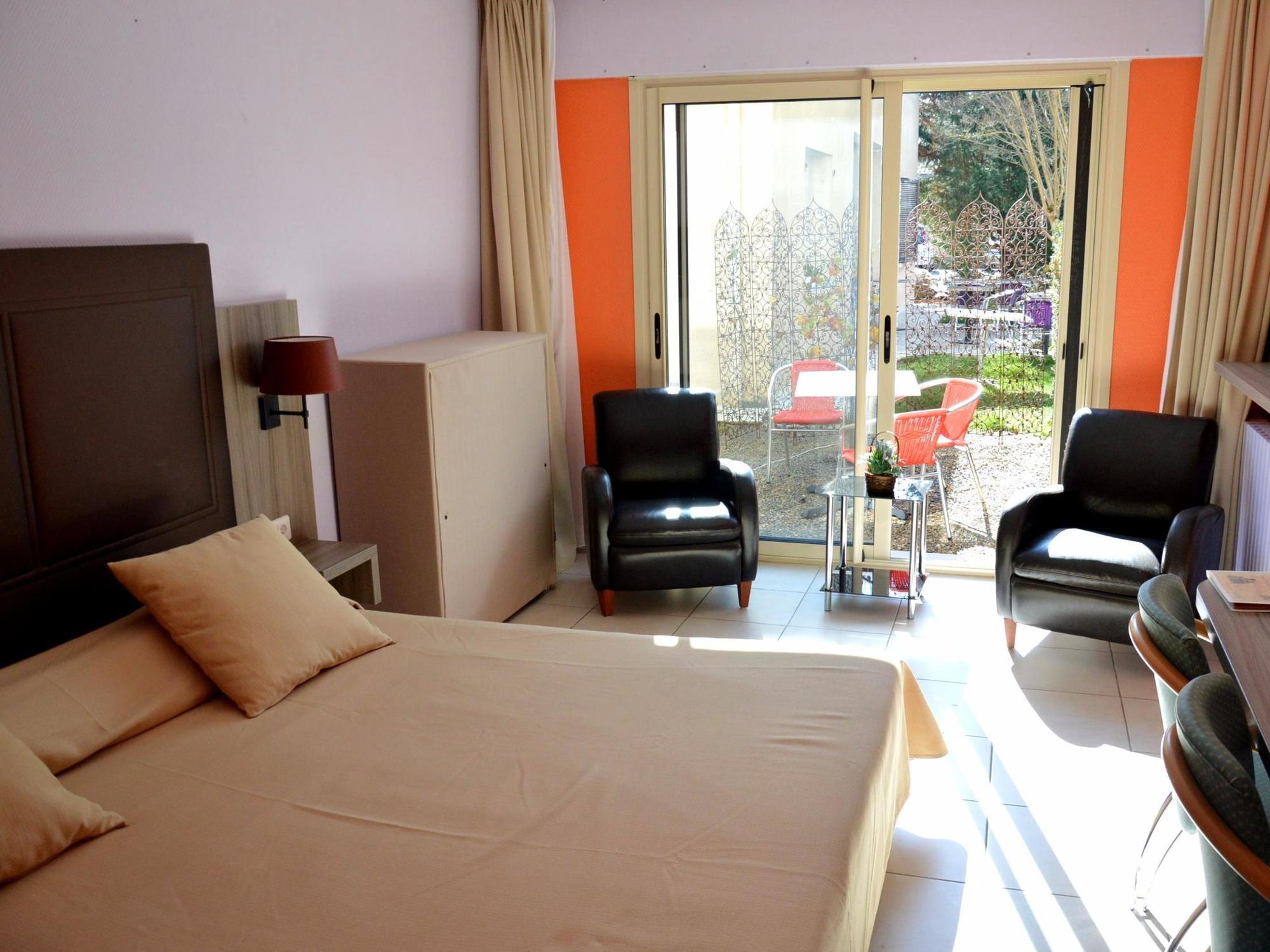 Logis Hotel & Restaurant Le Fleurance ภายนอก รูปภาพ