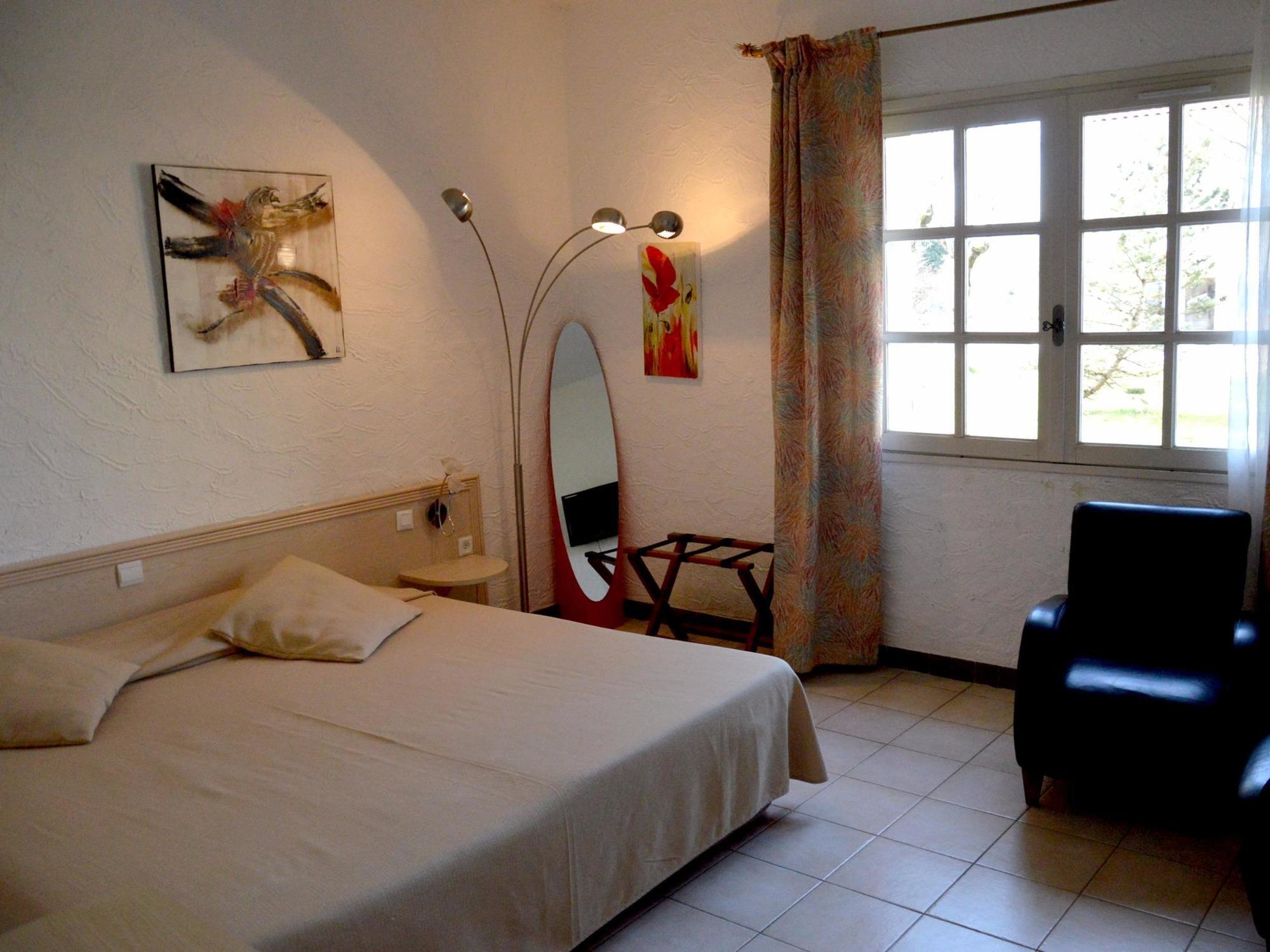 Logis Hotel & Restaurant Le Fleurance ภายนอก รูปภาพ